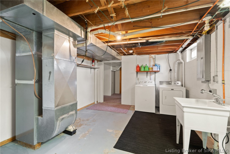 Listing Image 8