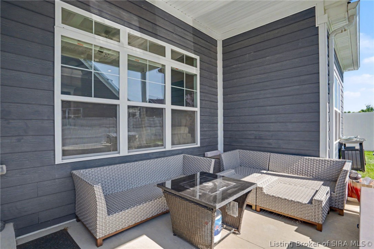 Listing Image 4