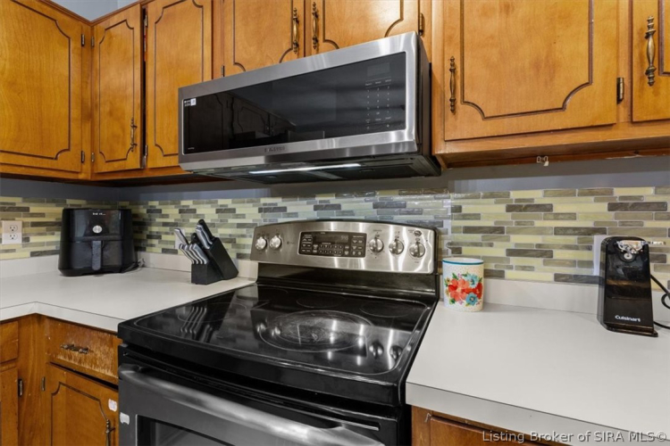 Listing Image 12