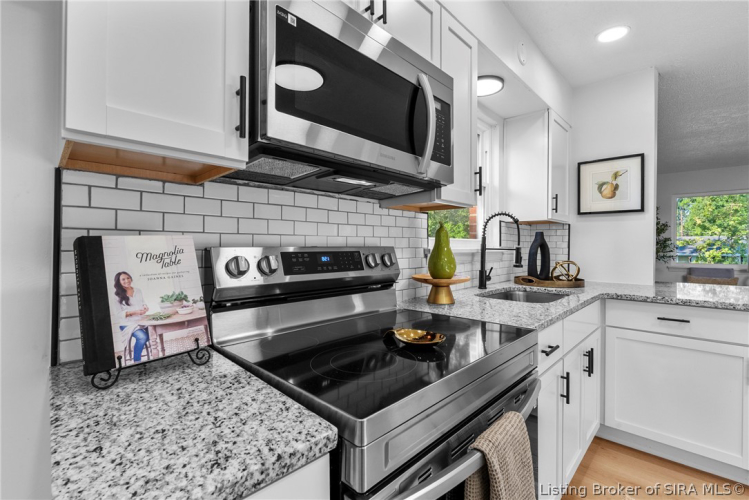 Listing Image 11