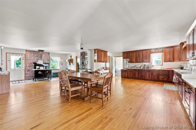 Listing Image 16