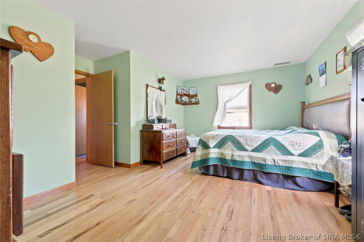 Listing Image 4