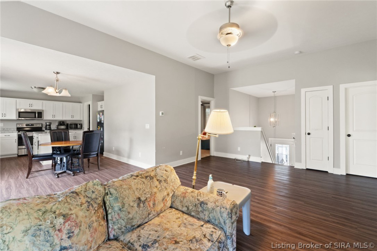 Listing Image 14