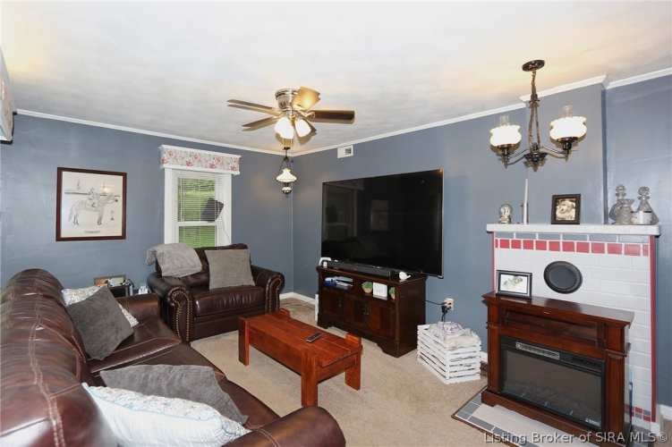 Listing Image 8