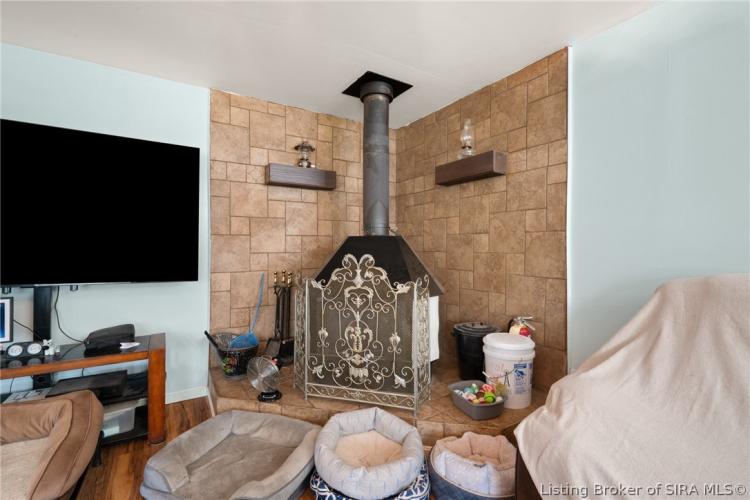 Listing Image 21