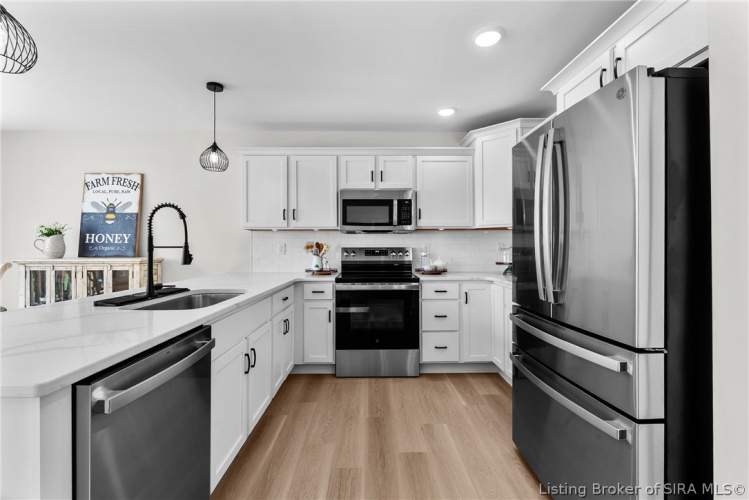 Listing Image 4