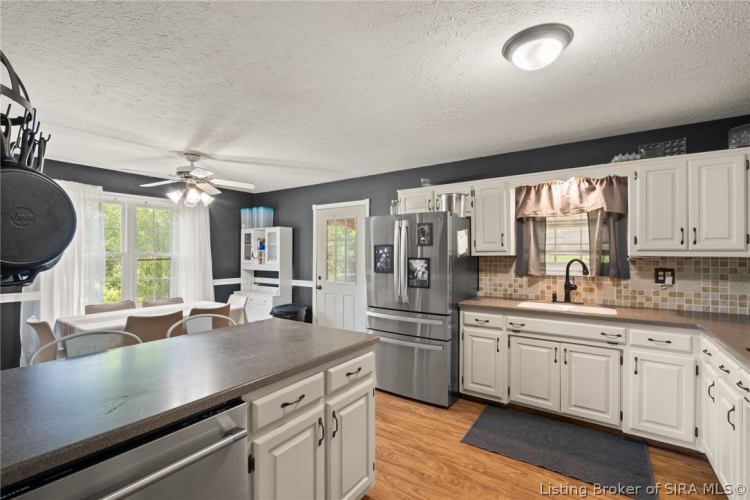Listing Image 19