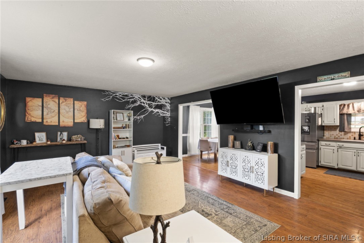 Listing Image 10