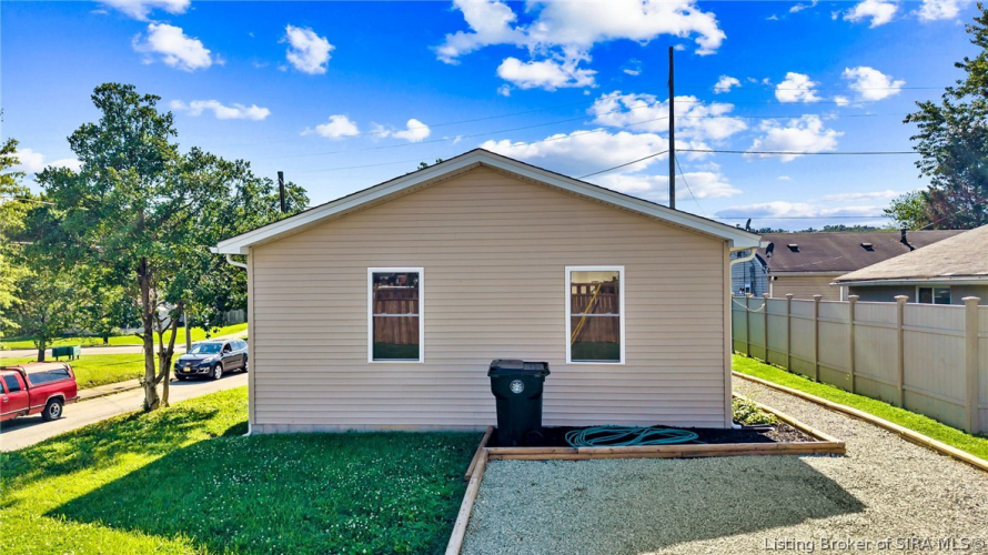 Listing Image 5