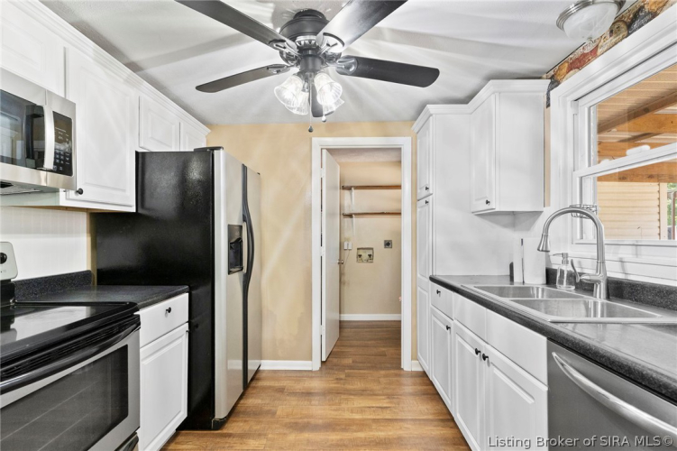 Listing Image 6