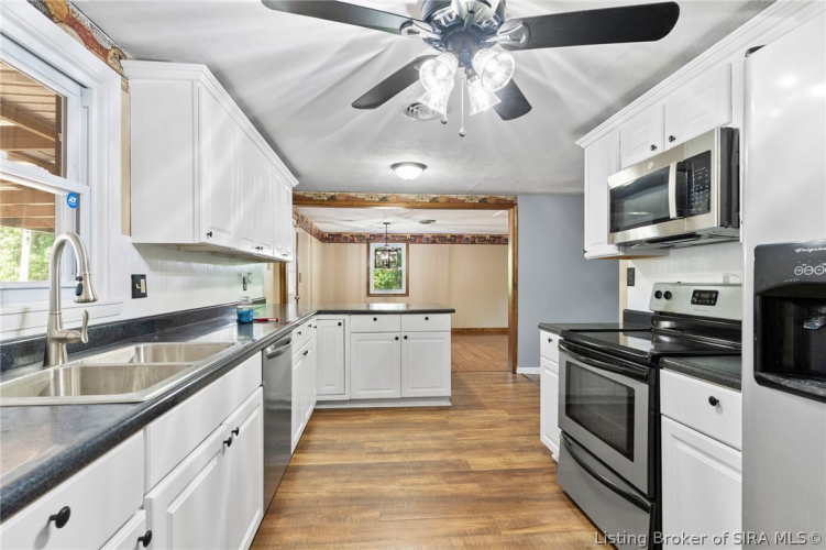 Listing Image 7