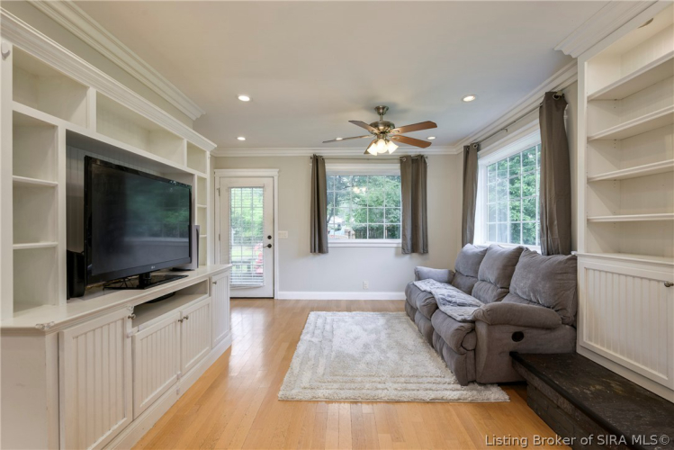 Listing Image 5
