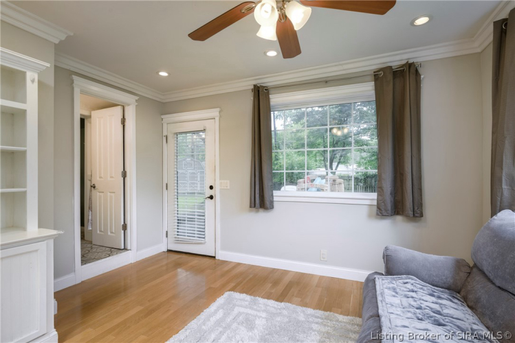 Listing Image 6