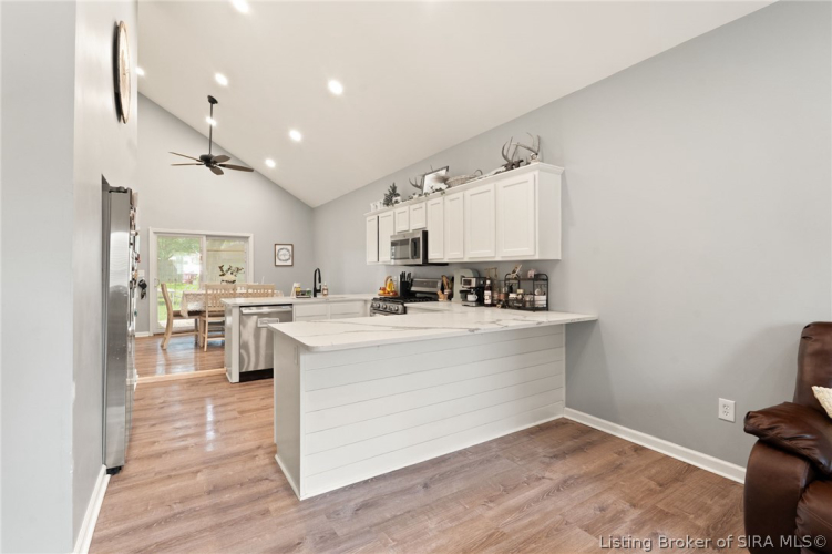 Listing Image 6