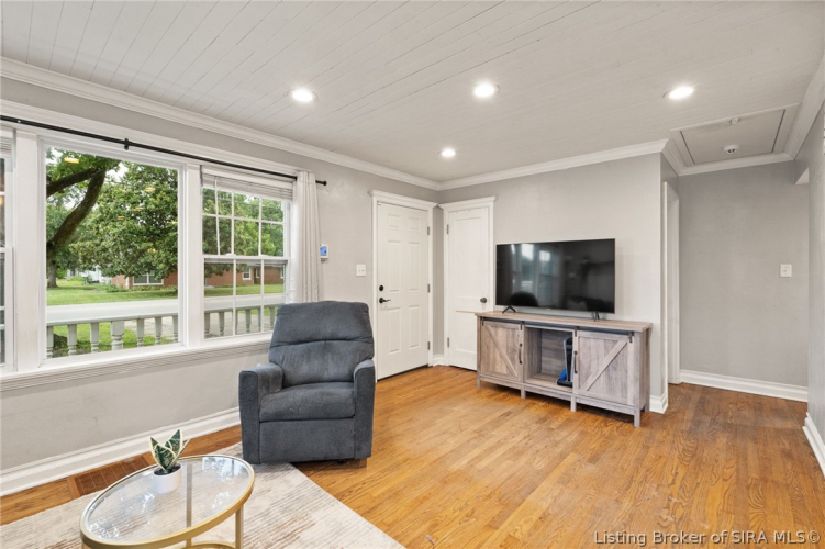 Listing Image 8