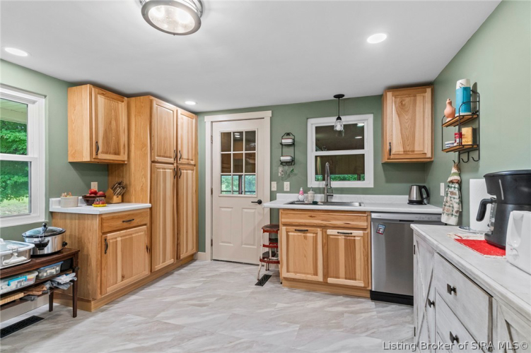 Listing Image 10