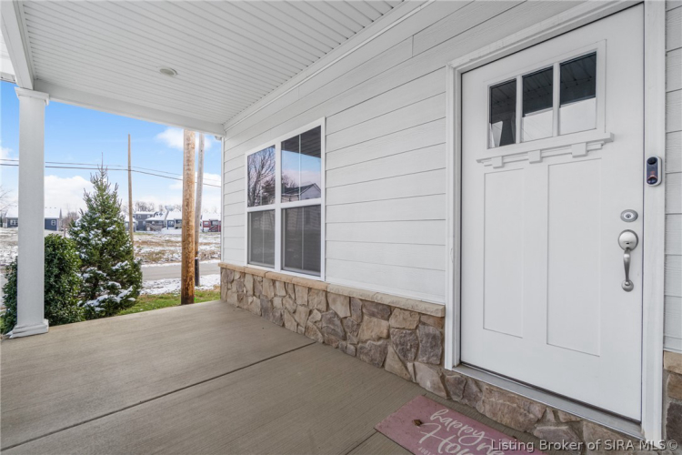 Listing Image 4