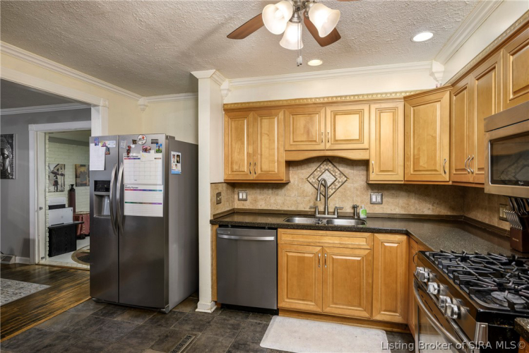 Listing Image 12