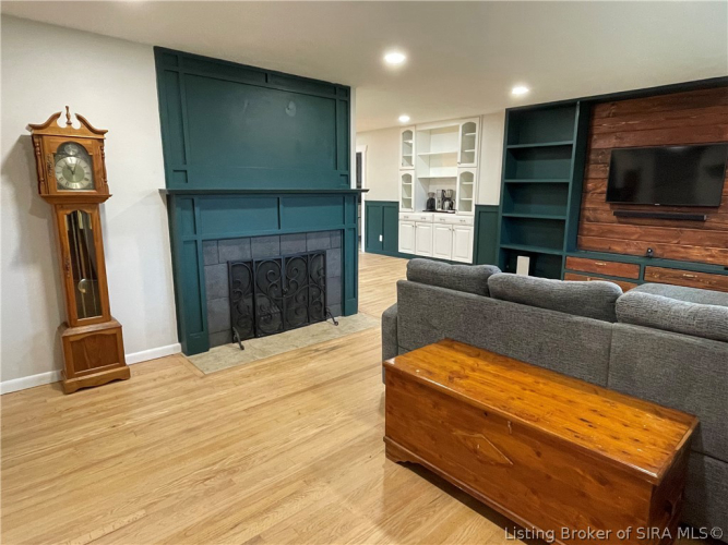 Listing Image 3