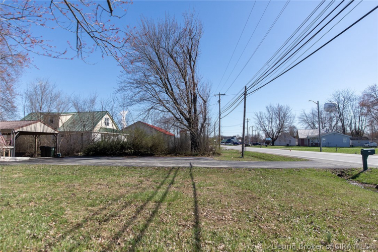 Listing Image 4