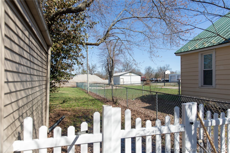 Listing Image 7