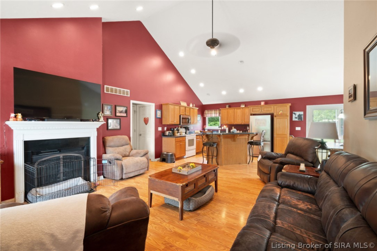 Listing Image 6