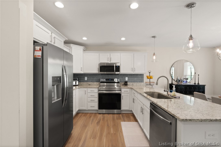 Listing Image 19