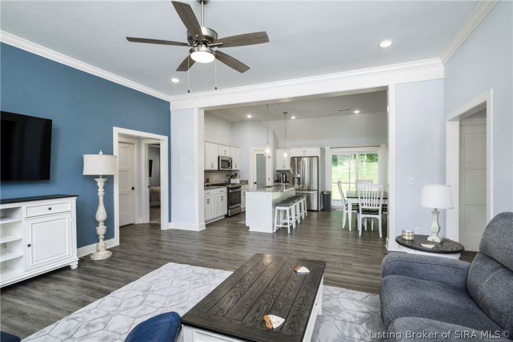 Listing Image 10