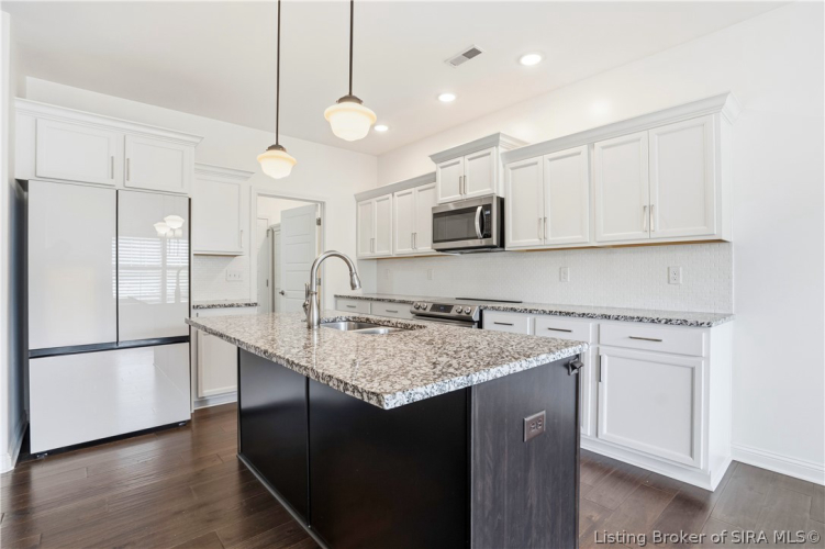Listing Image 10