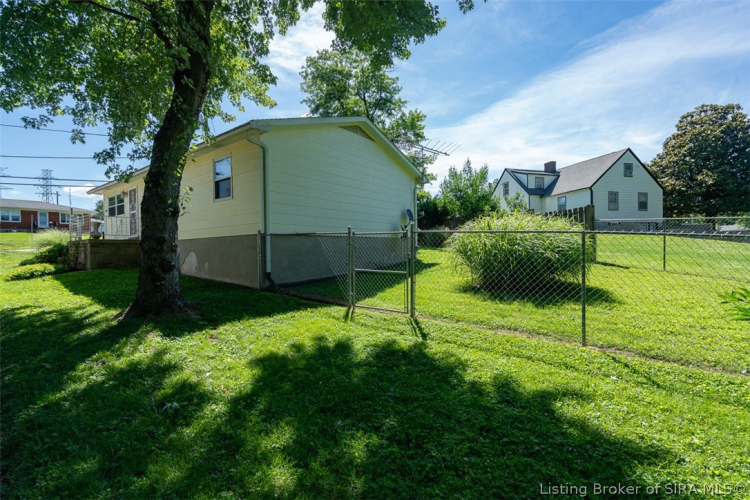 Listing Image 16