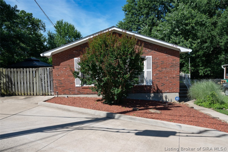 Listing Image 3