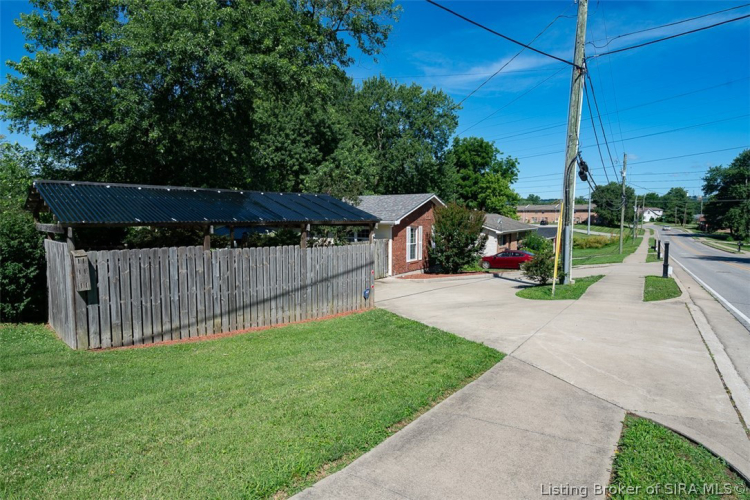 Listing Image 5