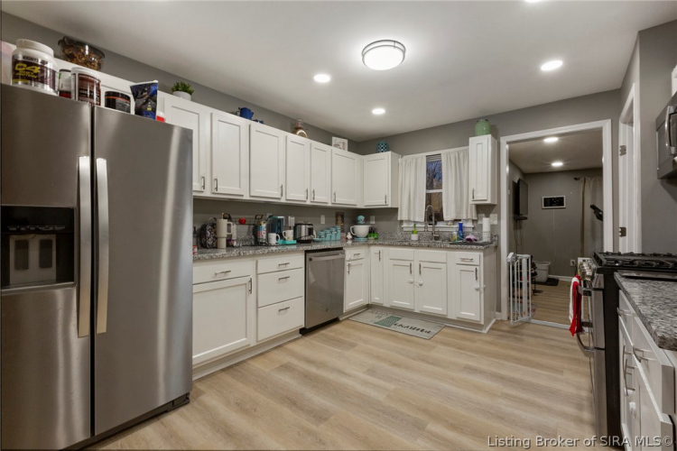 Listing Image 11