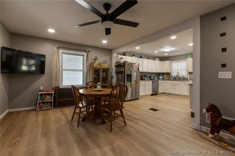 Listing Image 8