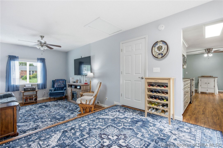 Listing Image 15