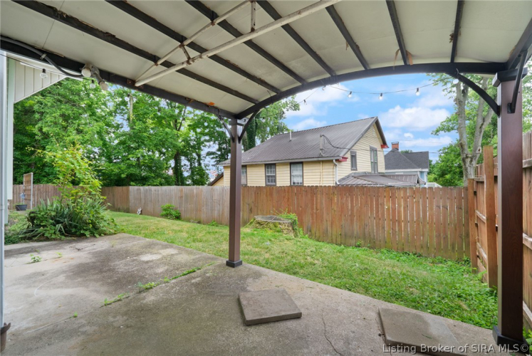 Listing Image 4