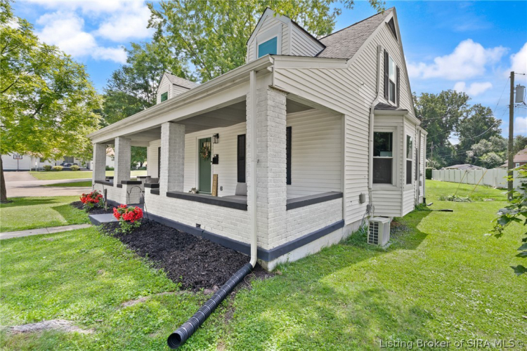 Listing Image 4