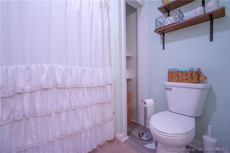 Listing Image 19