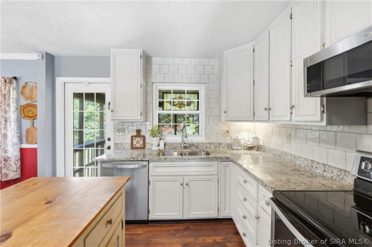 Listing Image 8