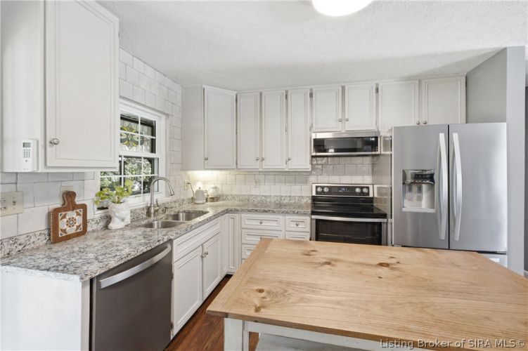 Listing Image 10
