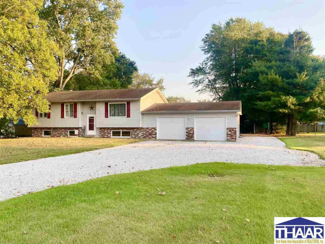 1564 W Sitting Bull Drive Terre Haute, IN 47802 | MLS 104544